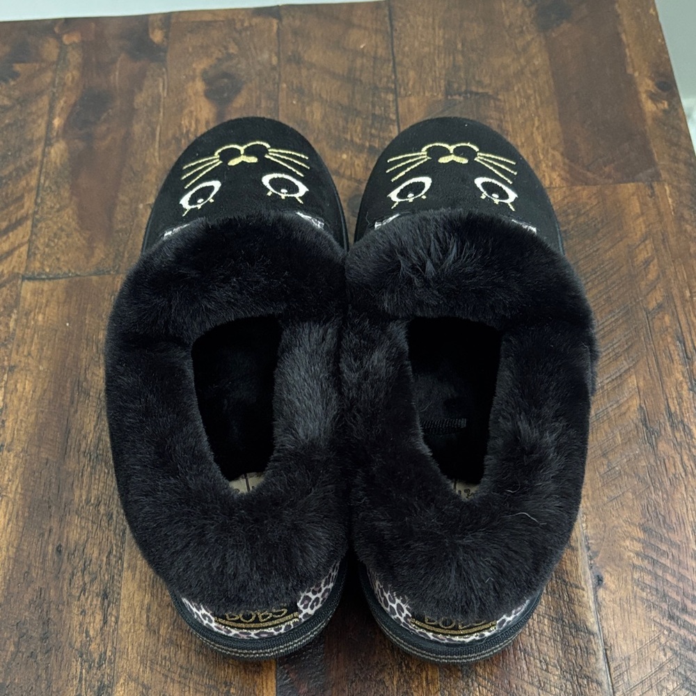 Cozy Black Cat Face Women's Slippers sketchers bobs size 6.
